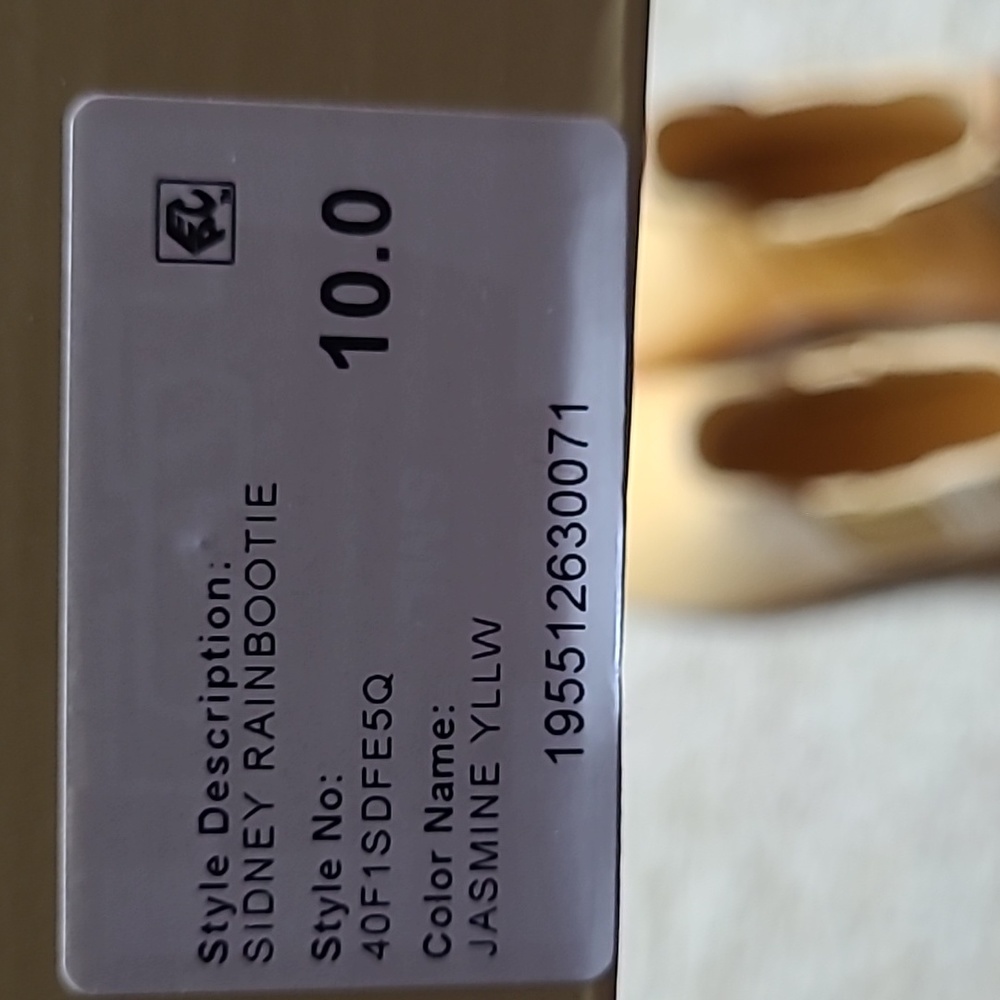 Michael Kors Sidney Rain Booties in Yellow Size Various - Picture 9 of 9
